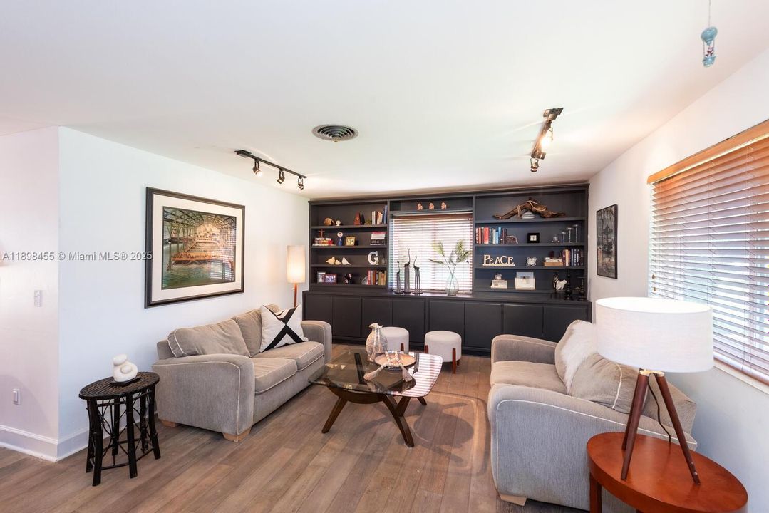 Activo con contrato: $1,599,000 (4 camas, 2 baños, 2394 Pies cuadrados)