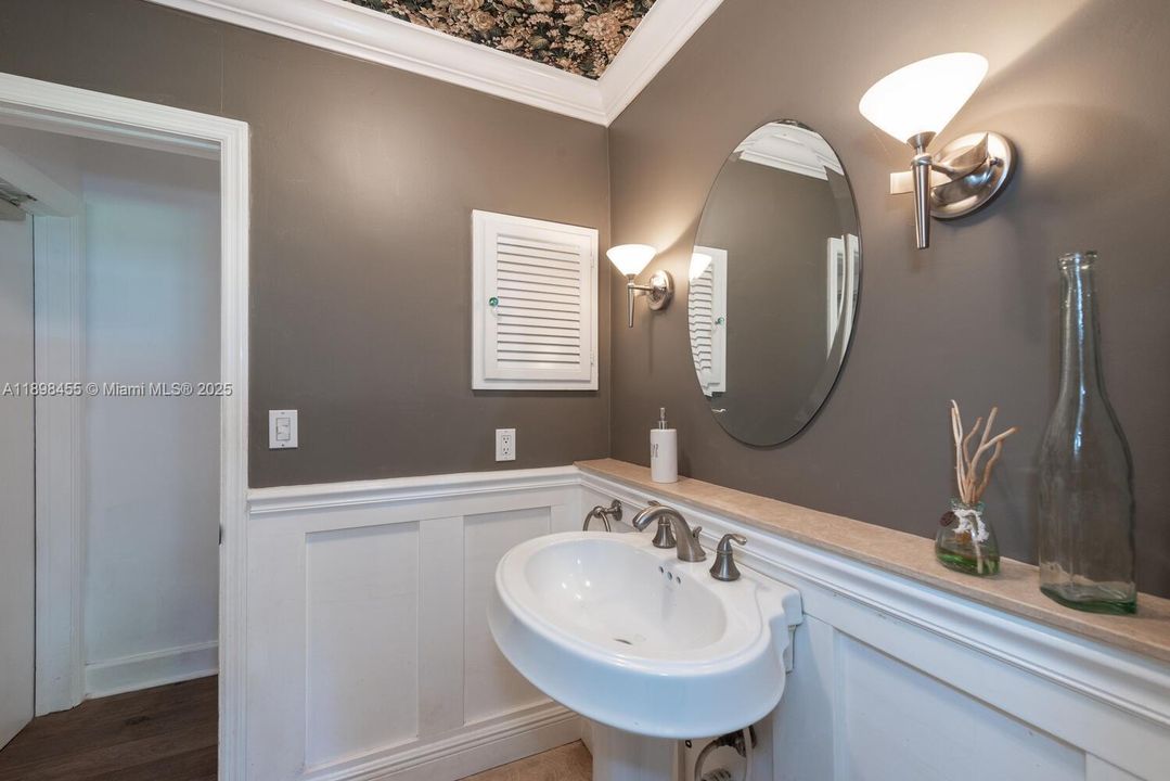 Activo con contrato: $1,599,000 (4 camas, 2 baños, 2394 Pies cuadrados)