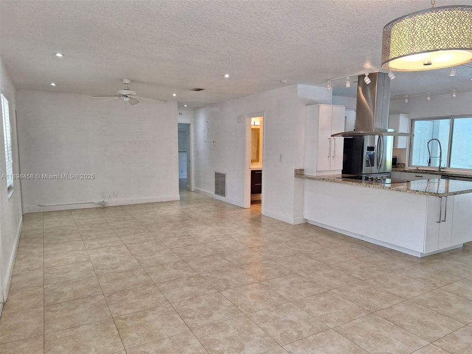 For Rent: $4,500 (4 beds, 3 baths, 1800 Square Feet)