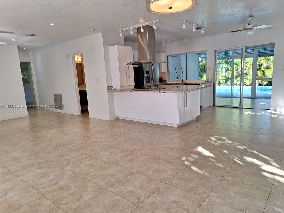 For Rent: $4,500 (4 beds, 3 baths, 1800 Square Feet)