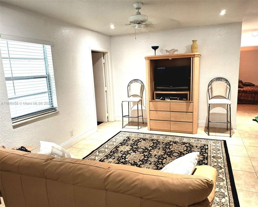 For Rent: $4,500 (4 beds, 3 baths, 1800 Square Feet)