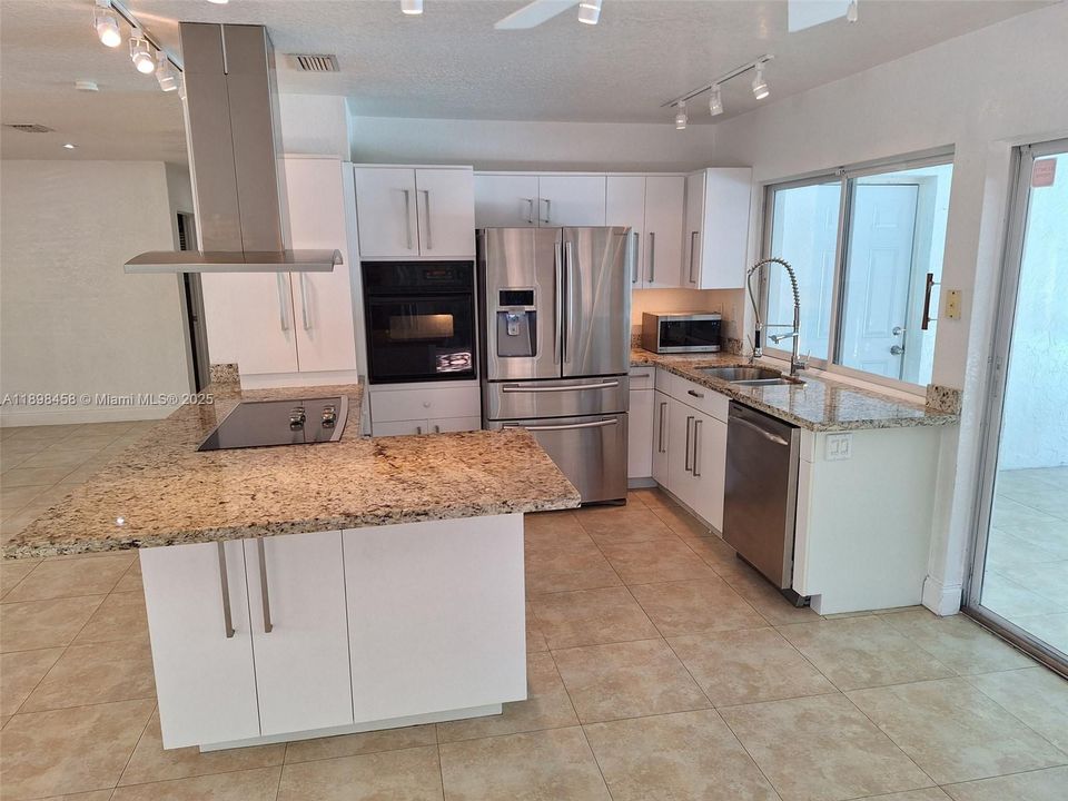 For Rent: $4,500 (4 beds, 3 baths, 1800 Square Feet)