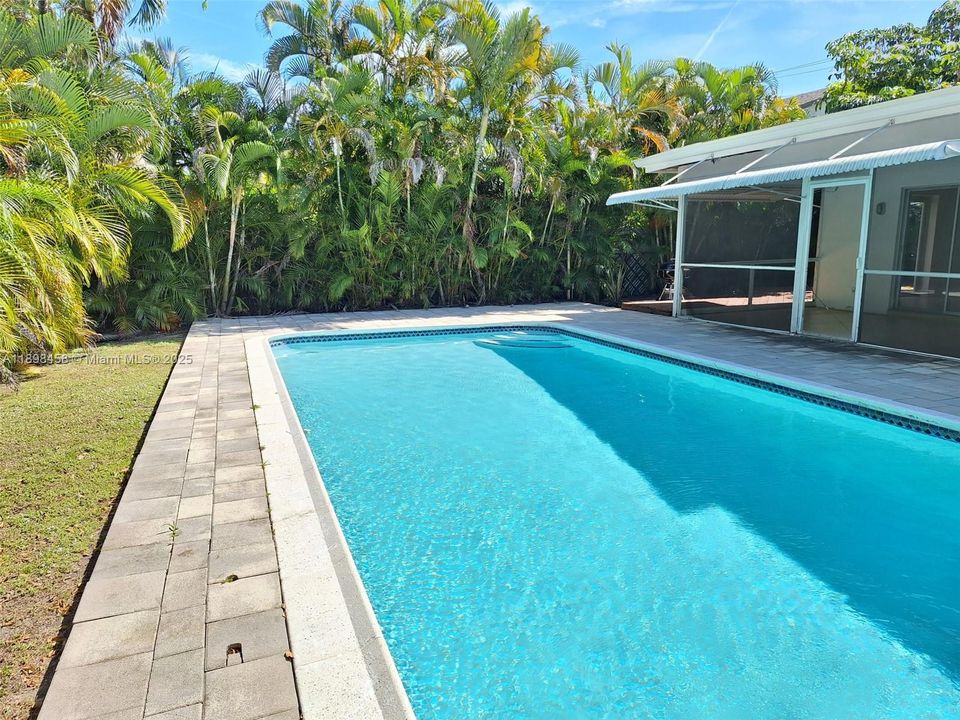 For Rent: $4,500 (4 beds, 3 baths, 1800 Square Feet)