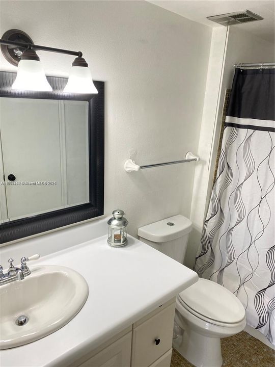 For Sale: $262,000 (1 beds, 1 baths, 710 Square Feet)