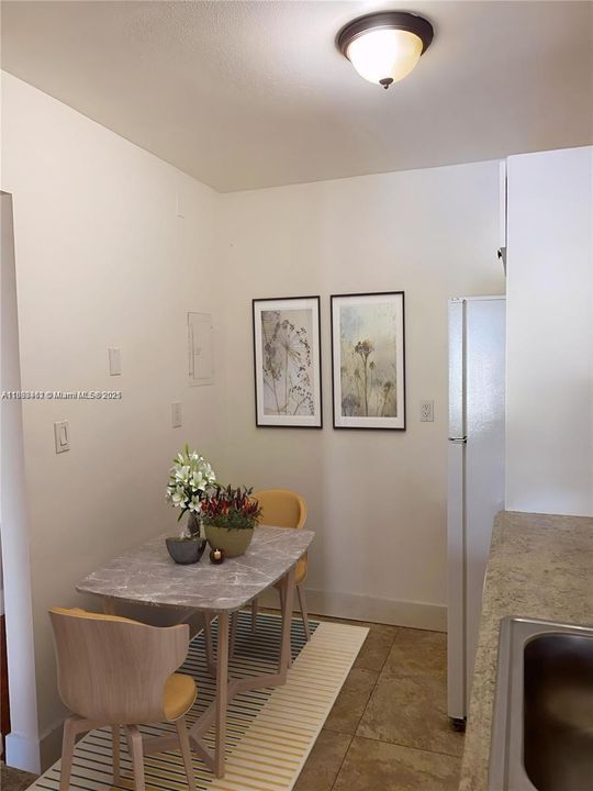 For Sale: $262,000 (1 beds, 1 baths, 710 Square Feet)