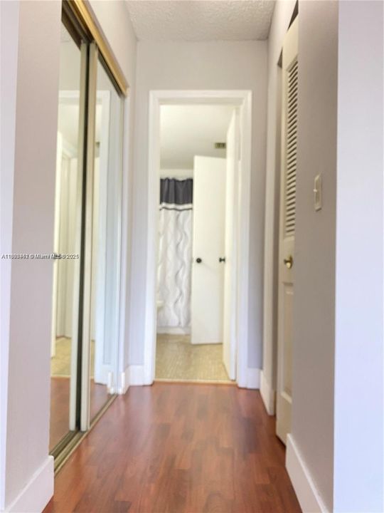For Sale: $262,000 (1 beds, 1 baths, 710 Square Feet)