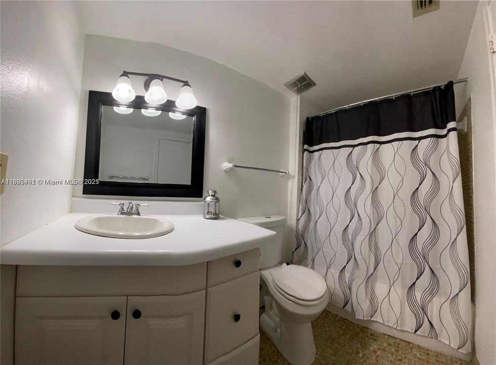 For Sale: $262,000 (1 beds, 1 baths, 710 Square Feet)