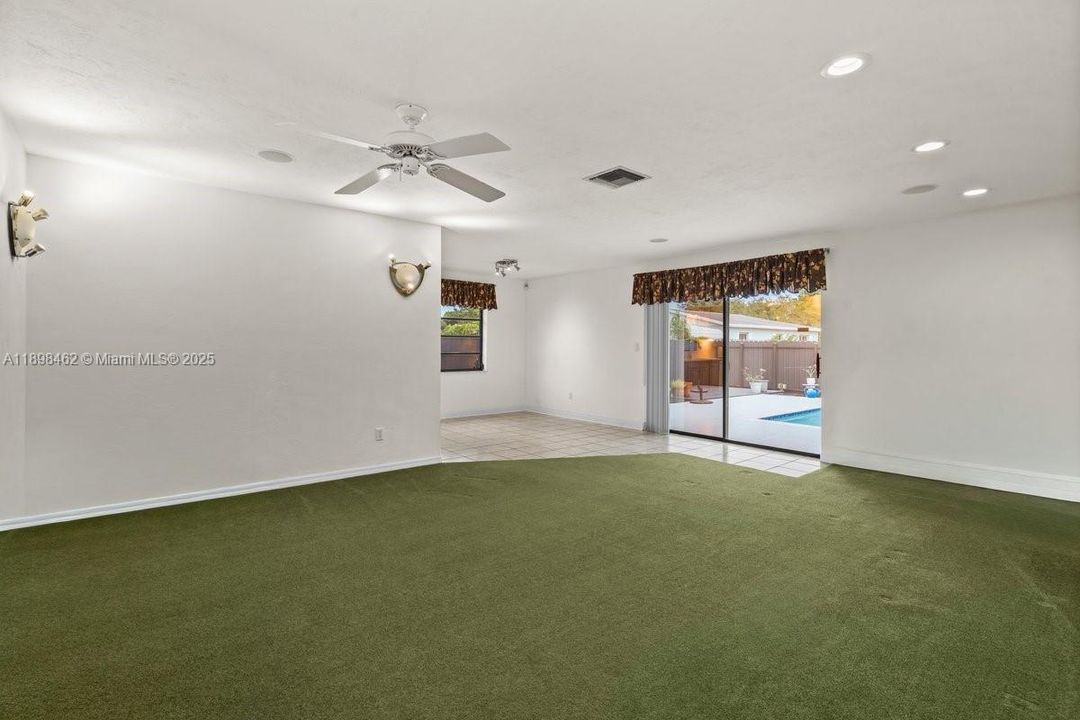 Active With Contract: $699,876 (3 beds, 2 baths, 2034 Square Feet)