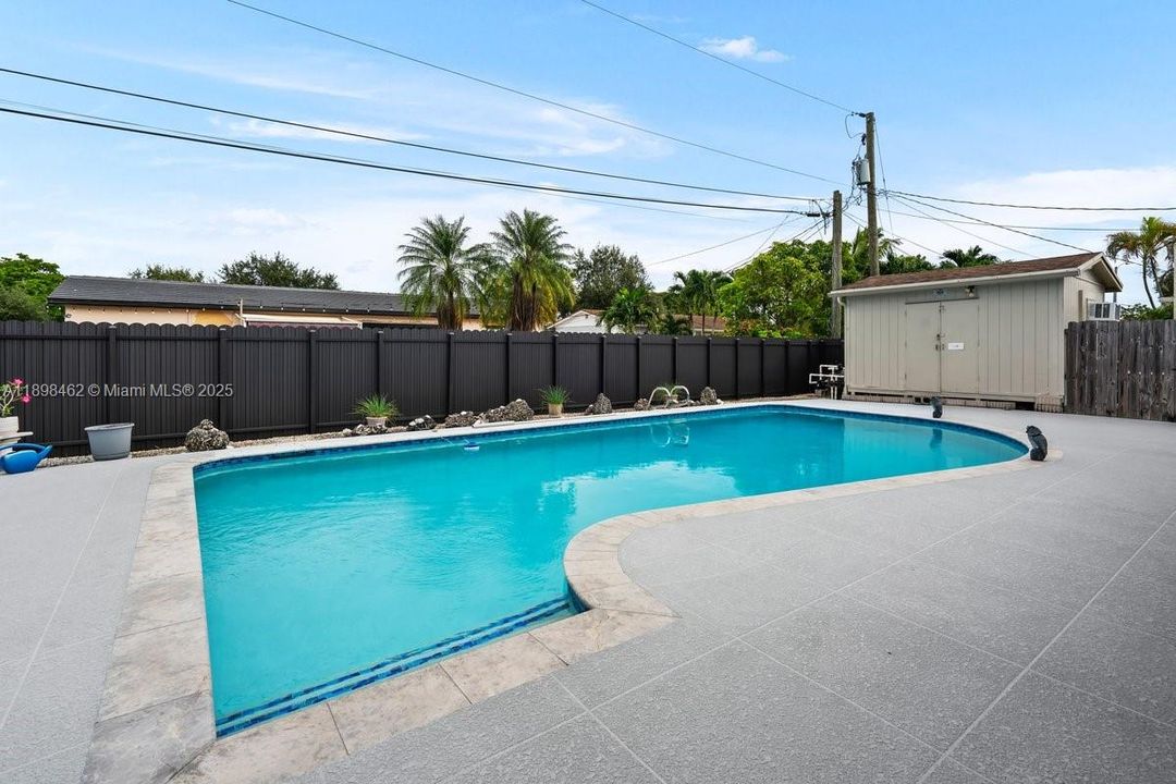 Active With Contract: $699,876 (3 beds, 2 baths, 2034 Square Feet)