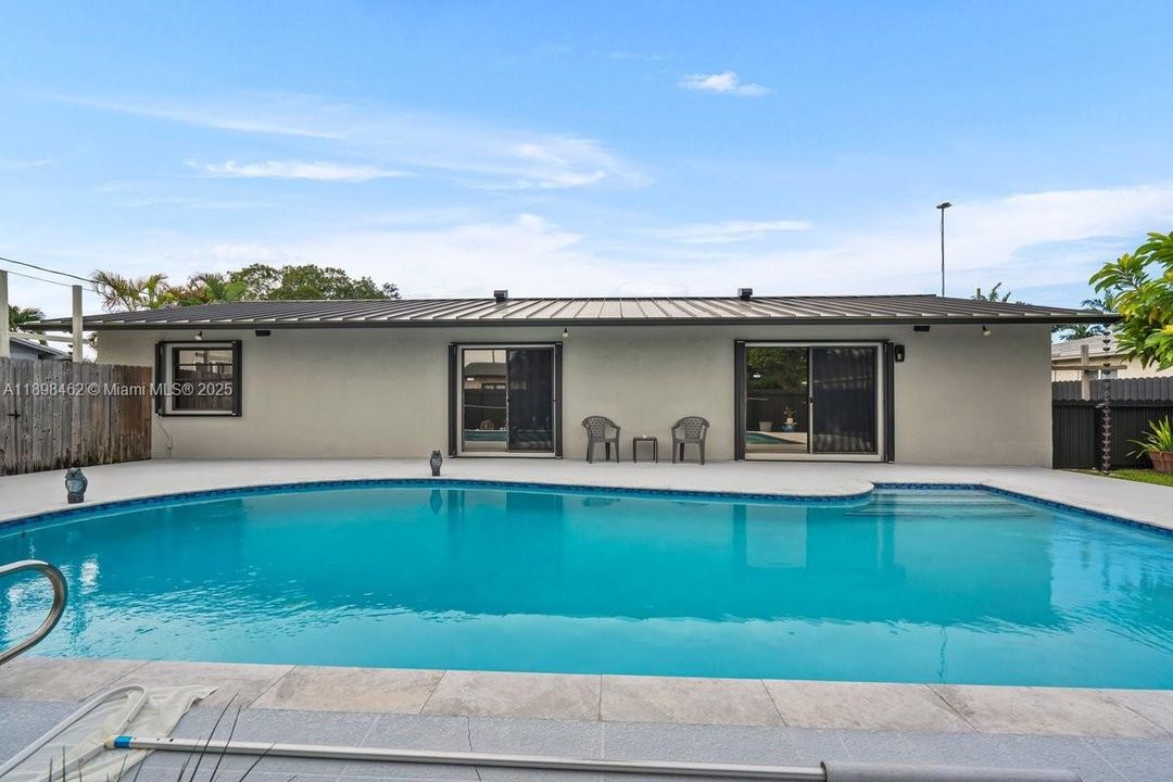 Active With Contract: $699,876 (3 beds, 2 baths, 2034 Square Feet)