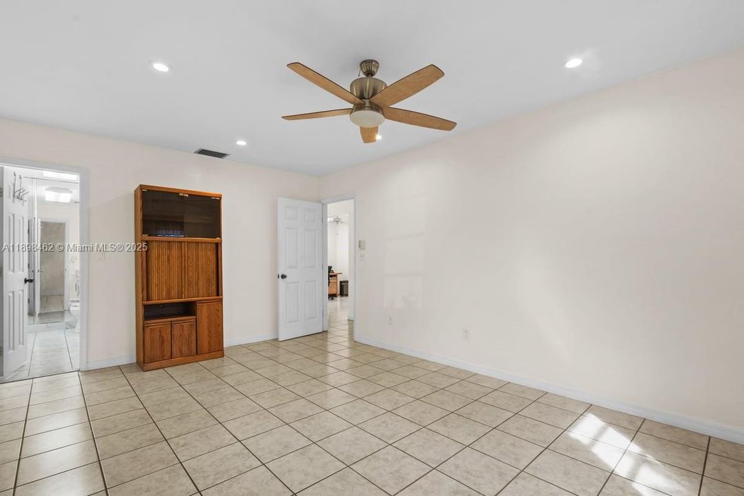 Active With Contract: $699,876 (3 beds, 2 baths, 2034 Square Feet)