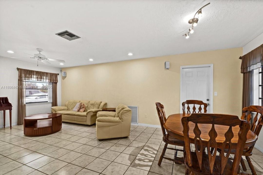 Active With Contract: $699,876 (3 beds, 2 baths, 2034 Square Feet)