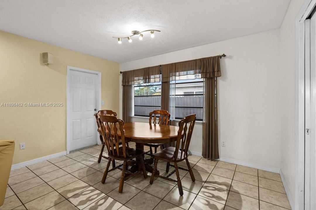 Active With Contract: $699,876 (3 beds, 2 baths, 2034 Square Feet)