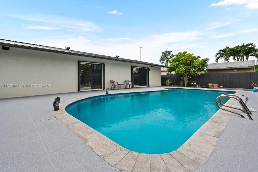 Active With Contract: $699,876 (3 beds, 2 baths, 2034 Square Feet)