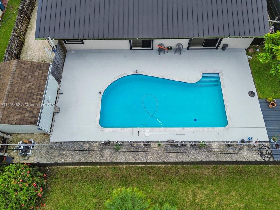 Active With Contract: $699,876 (3 beds, 2 baths, 2034 Square Feet)