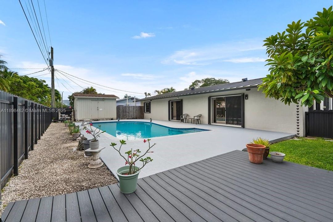 Active With Contract: $699,876 (3 beds, 2 baths, 2034 Square Feet)