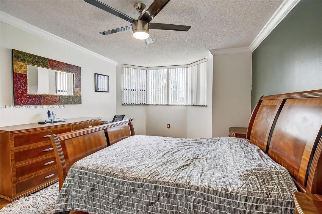 Recently Rented: $1,800 (2 beds, 2 baths, 970 Square Feet)