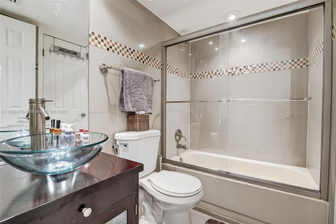 Recently Rented: $1,800 (2 beds, 2 baths, 970 Square Feet)