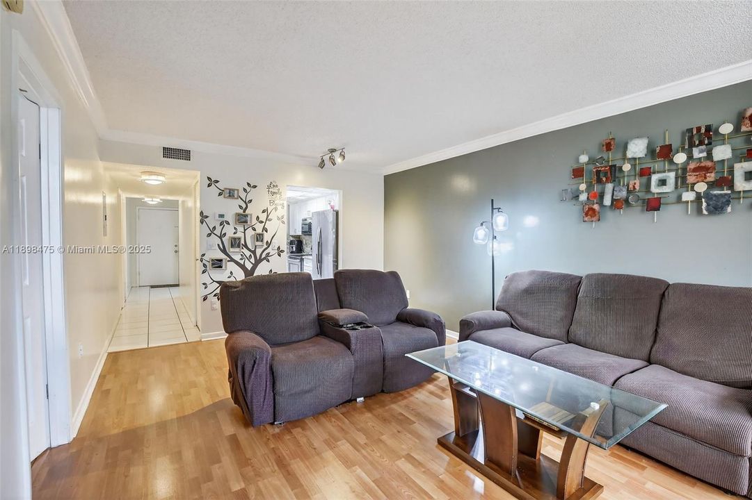 Recently Rented: $1,800 (2 beds, 2 baths, 970 Square Feet)