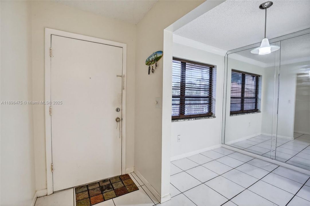 Recently Rented: $1,800 (2 beds, 2 baths, 970 Square Feet)