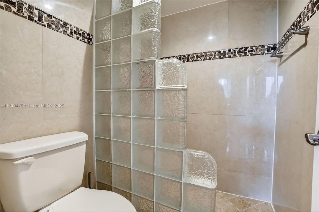 Recently Rented: $1,800 (2 beds, 2 baths, 970 Square Feet)