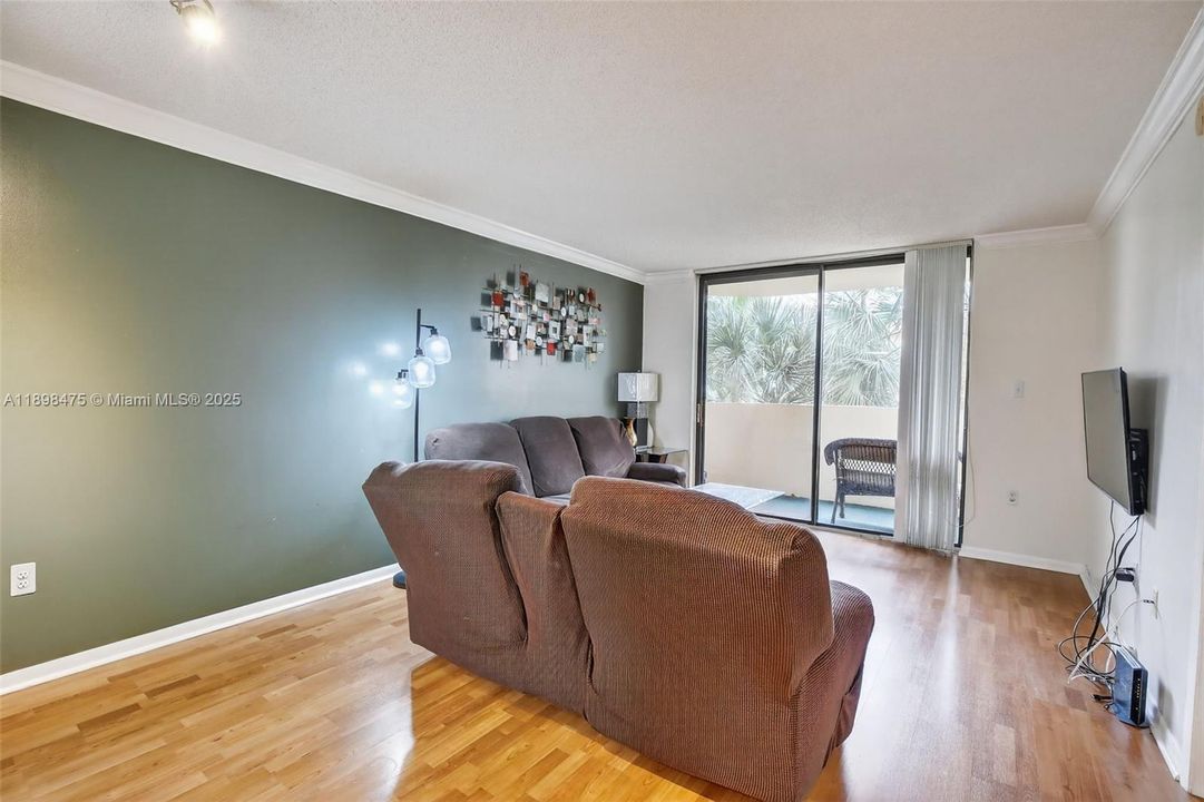 Recently Rented: $1,800 (2 beds, 2 baths, 970 Square Feet)