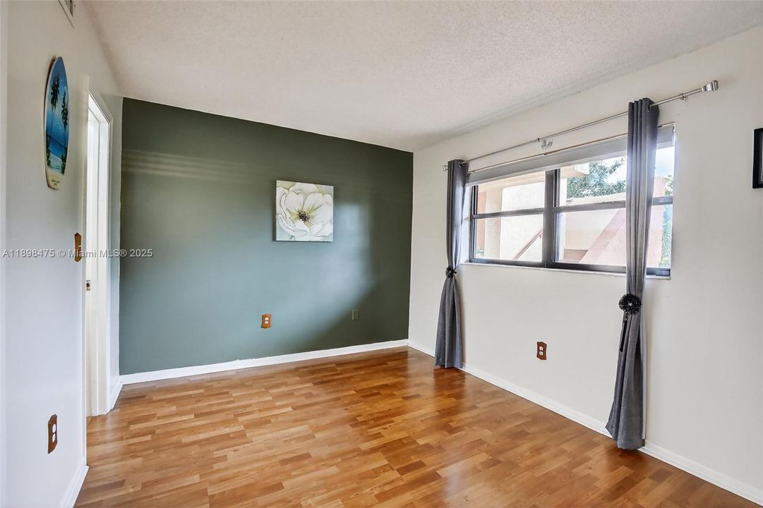 Recently Rented: $1,800 (2 beds, 2 baths, 970 Square Feet)