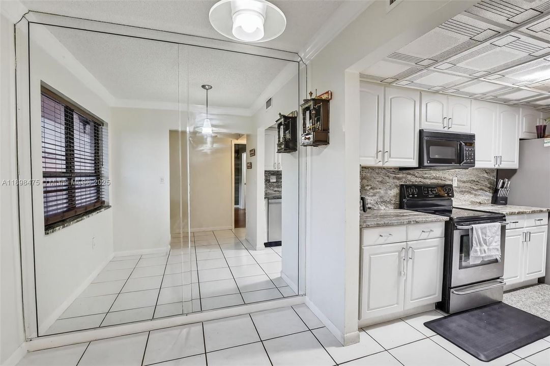 Recently Rented: $1,800 (2 beds, 2 baths, 970 Square Feet)