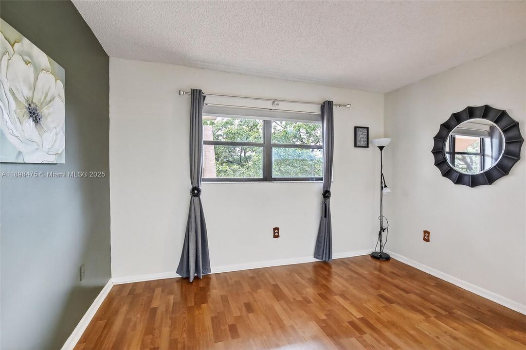 Recently Rented: $1,800 (2 beds, 2 baths, 970 Square Feet)