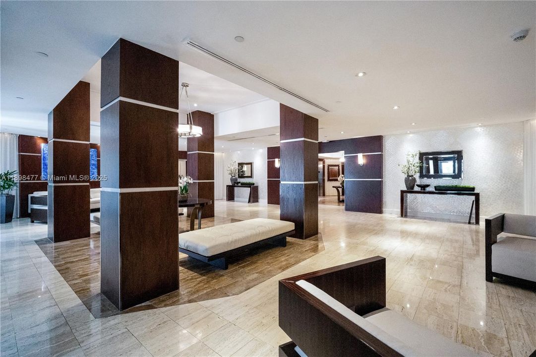 For Sale: $465,000 (1 beds, 1 baths, 1012 Square Feet)