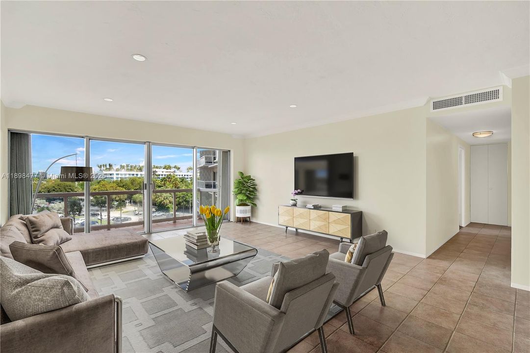 For Sale: $465,000 (1 beds, 1 baths, 1012 Square Feet)