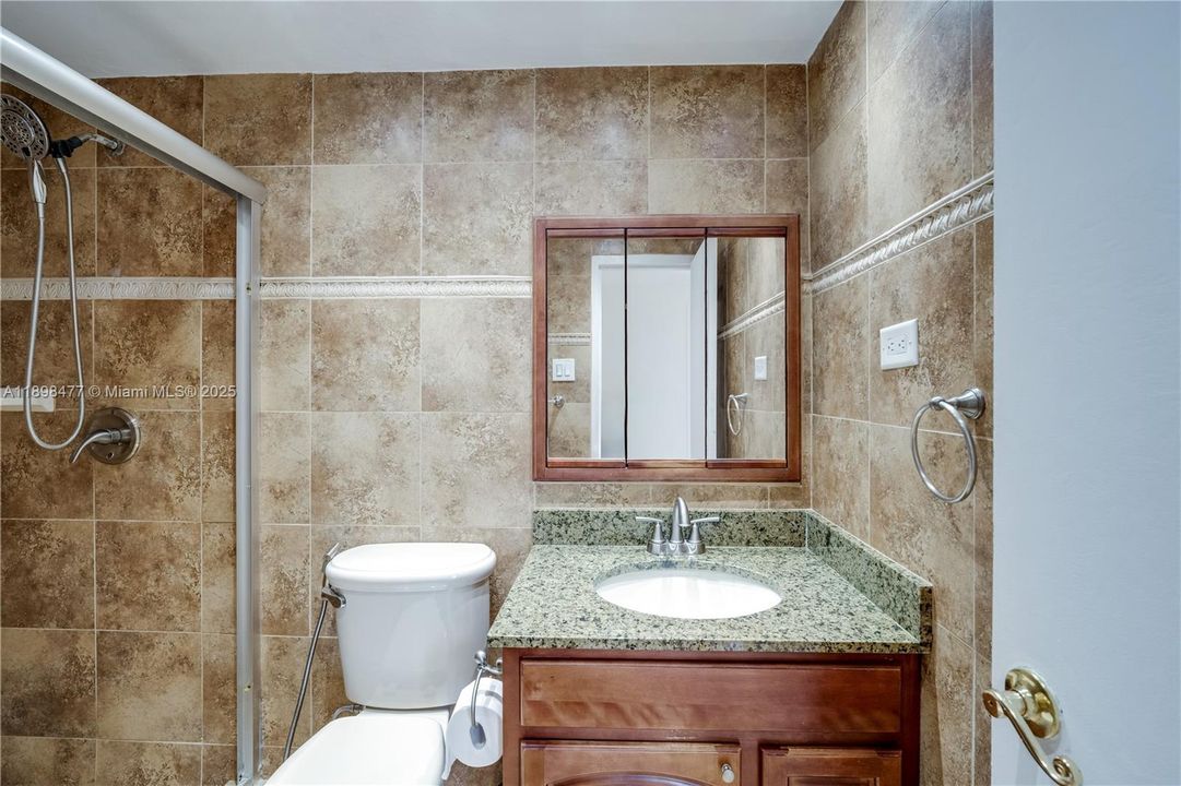 For Sale: $465,000 (1 beds, 1 baths, 1012 Square Feet)