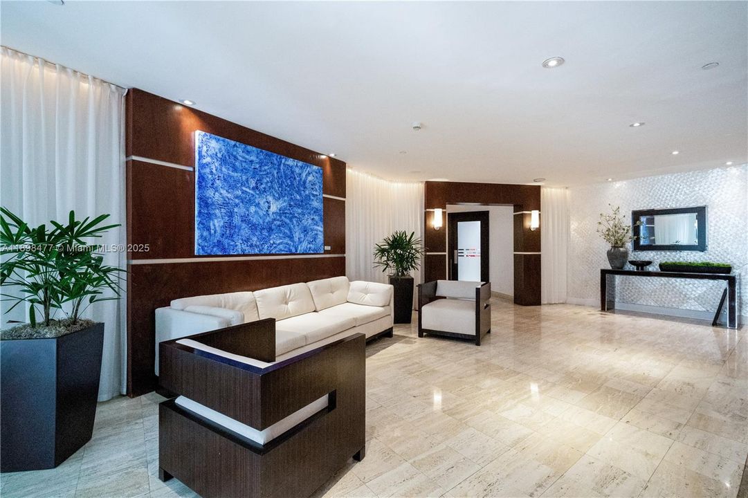 For Sale: $465,000 (1 beds, 1 baths, 1012 Square Feet)