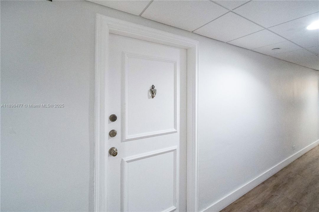 For Sale: $465,000 (1 beds, 1 baths, 1012 Square Feet)