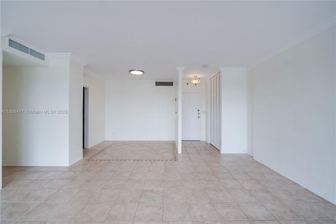 For Sale: $465,000 (1 beds, 1 baths, 1012 Square Feet)