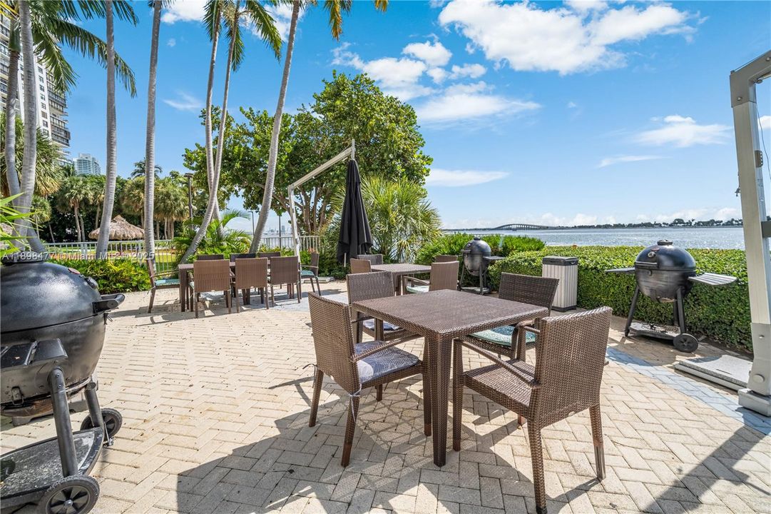 For Sale: $465,000 (1 beds, 1 baths, 1012 Square Feet)