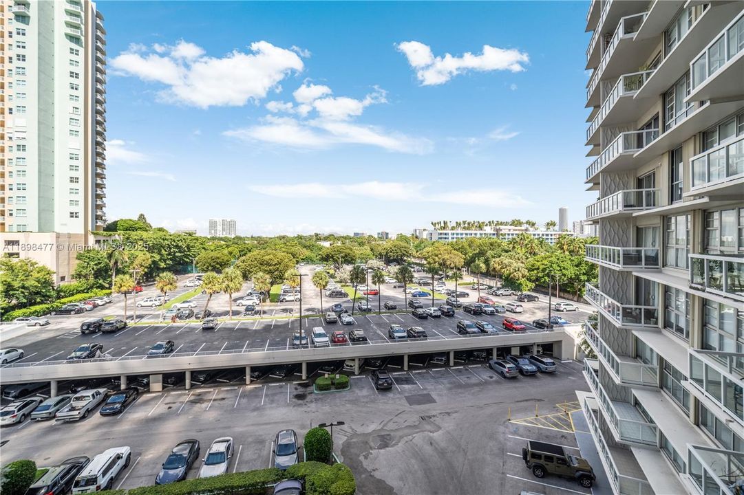 For Sale: $465,000 (1 beds, 1 baths, 1012 Square Feet)