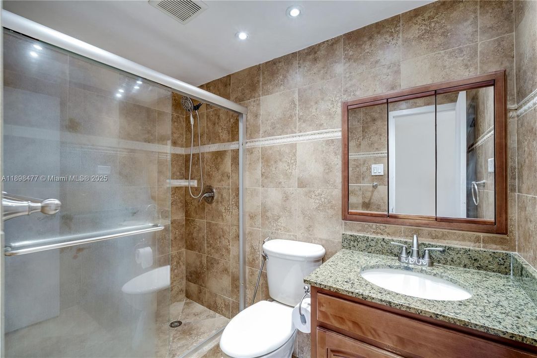 For Sale: $465,000 (1 beds, 1 baths, 1012 Square Feet)