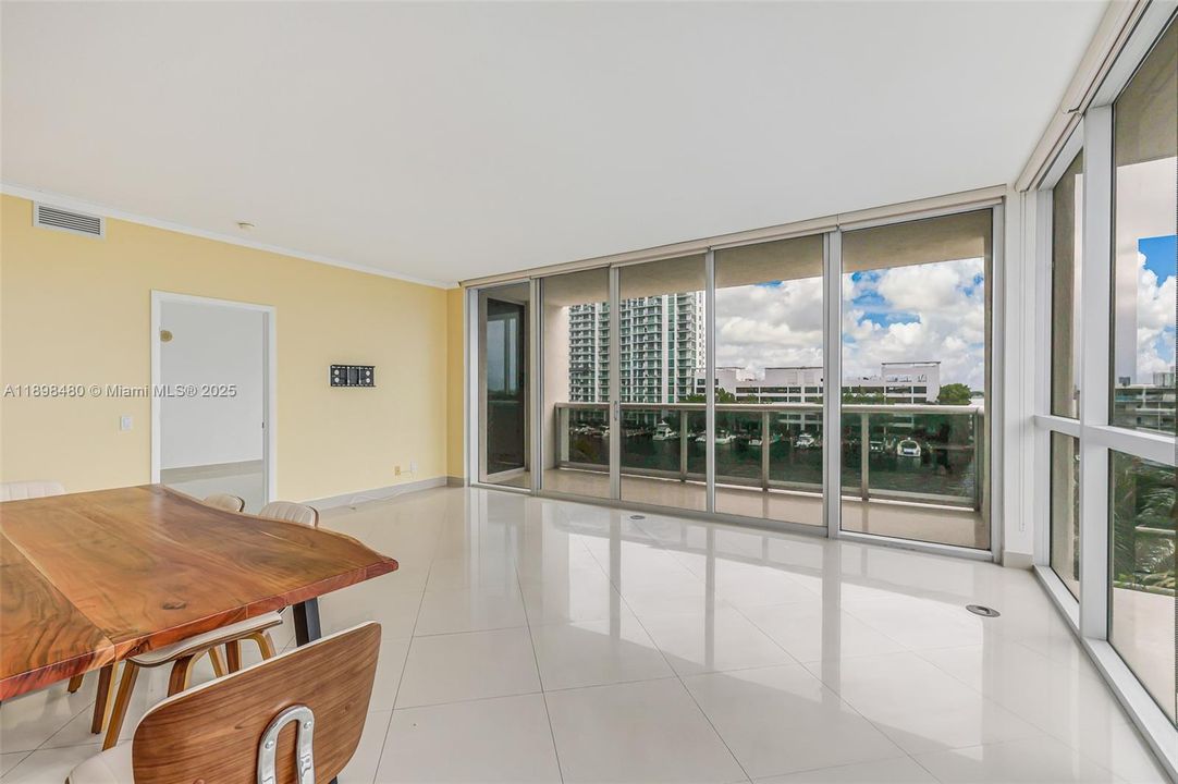 最近租的: $5,000 (3 贝兹, 2 浴室, 1712 平方英尺)