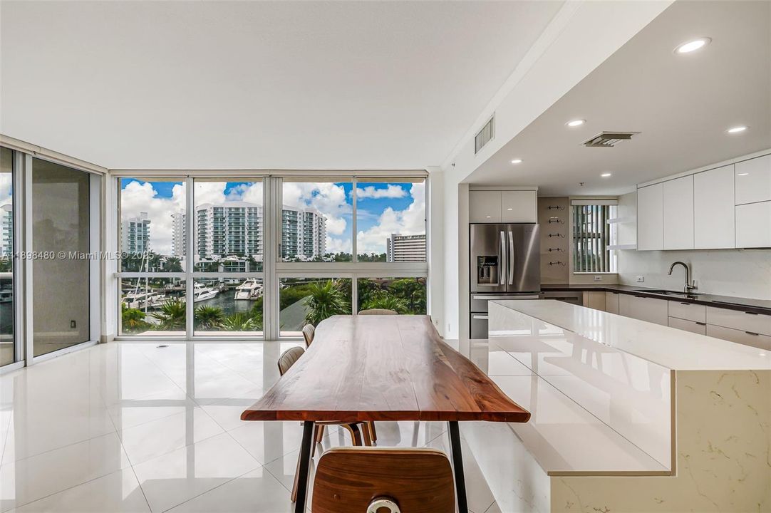 最近租的: $5,000 (3 贝兹, 2 浴室, 1712 平方英尺)