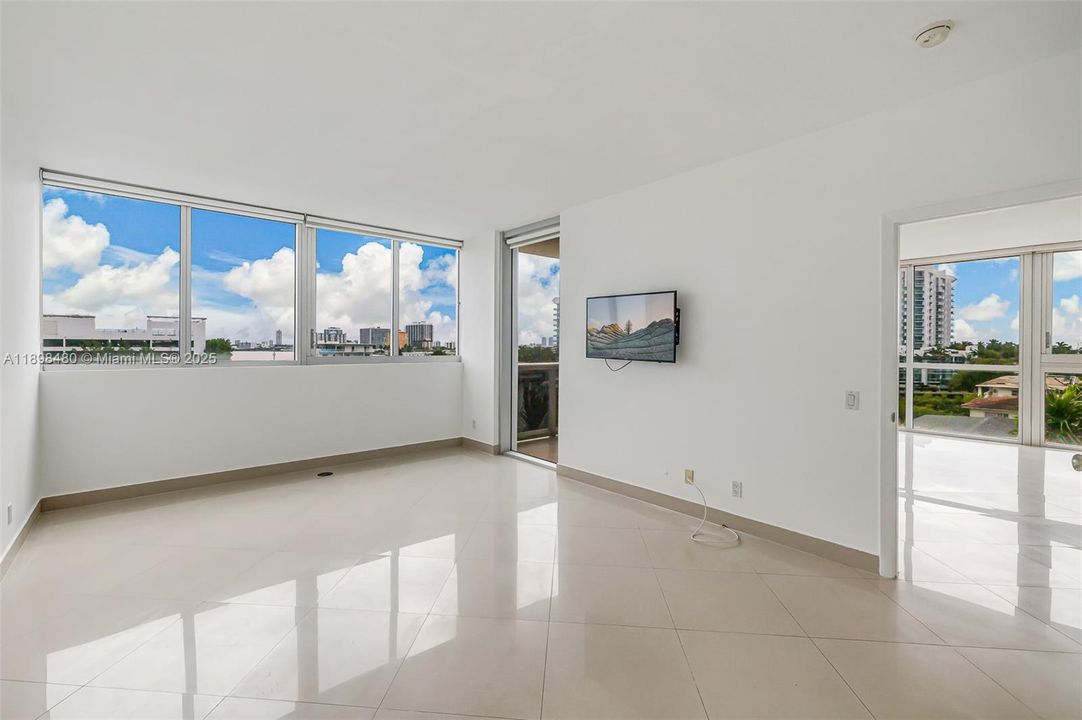 最近租的: $5,000 (3 贝兹, 2 浴室, 1712 平方英尺)