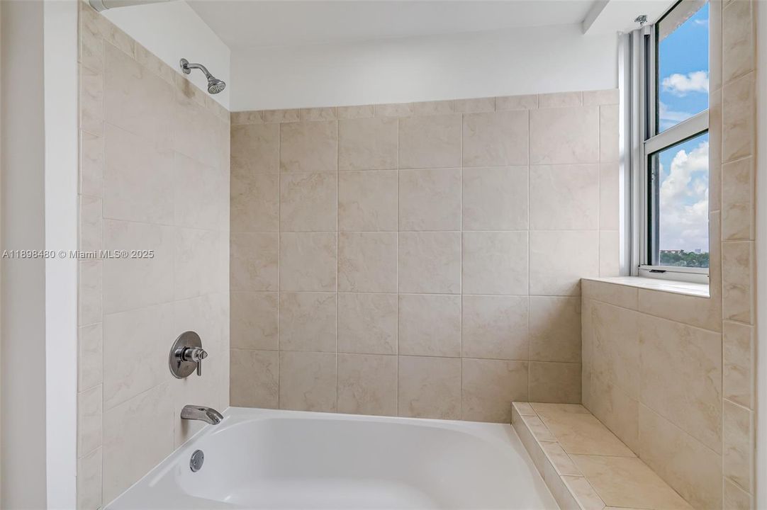 最近租的: $5,000 (3 贝兹, 2 浴室, 1712 平方英尺)