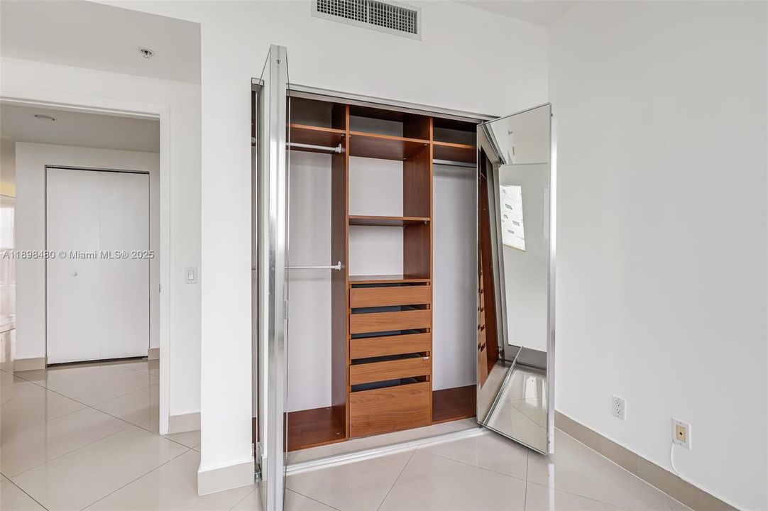 最近租的: $5,000 (3 贝兹, 2 浴室, 1712 平方英尺)