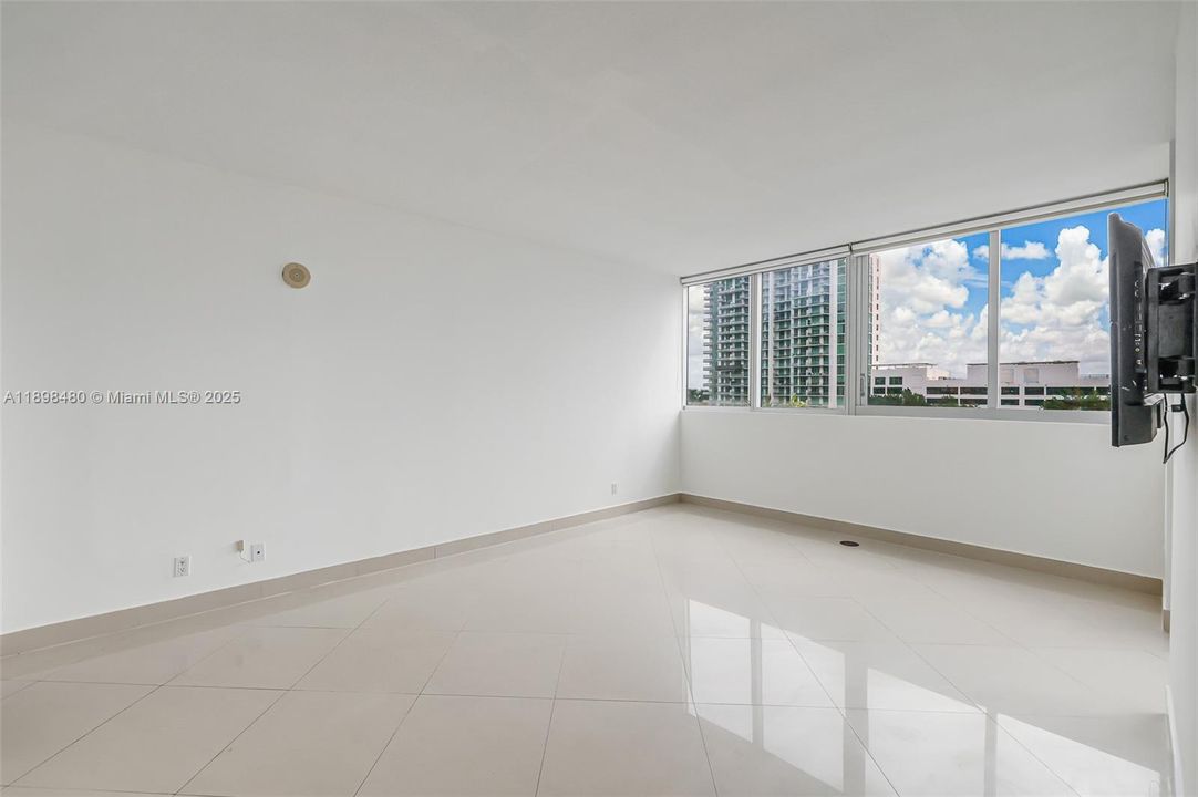 最近租的: $5,000 (3 贝兹, 2 浴室, 1712 平方英尺)