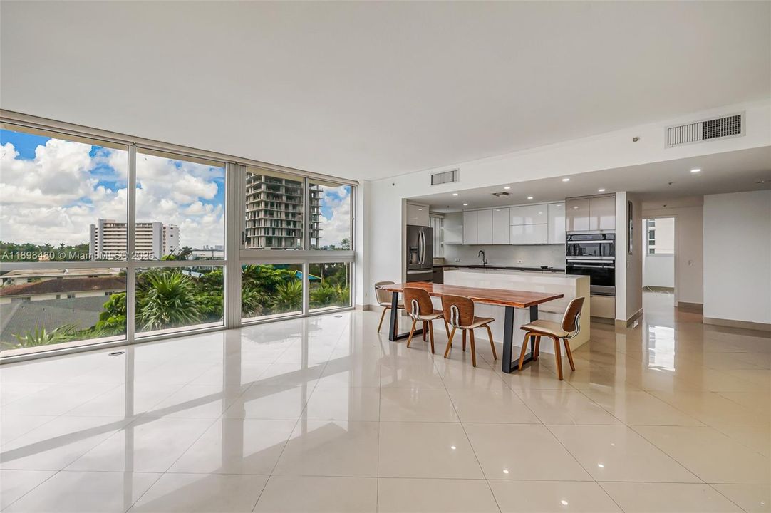 最近租的: $5,000 (3 贝兹, 2 浴室, 1712 平方英尺)