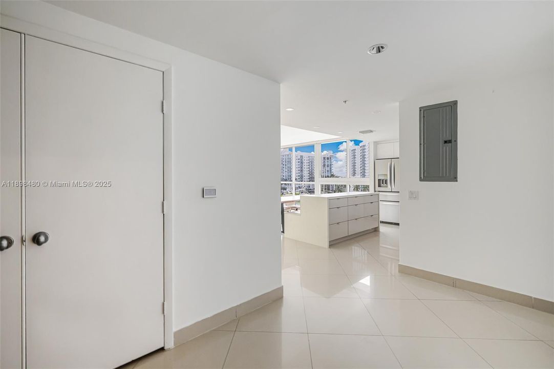 最近租的: $5,000 (3 贝兹, 2 浴室, 1712 平方英尺)