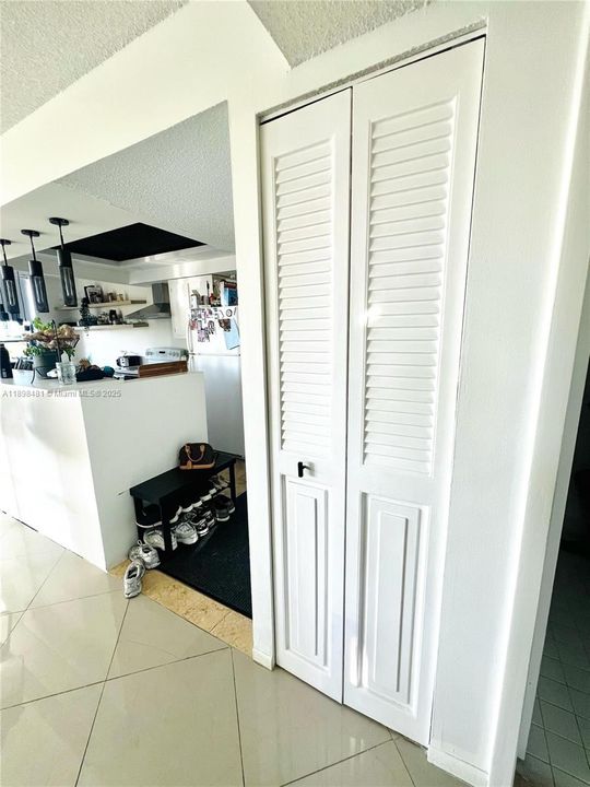 En Venta: $215,000 (2 camas, 2 baños, 1030 Pies cuadrados)