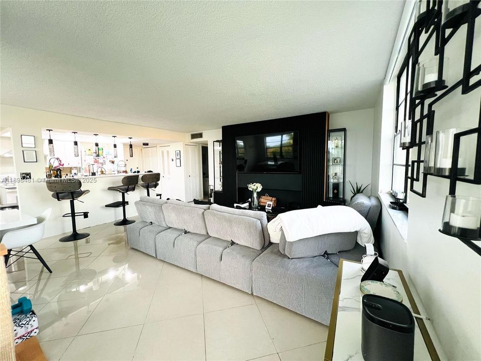 En Venta: $215,000 (2 camas, 2 baños, 1030 Pies cuadrados)