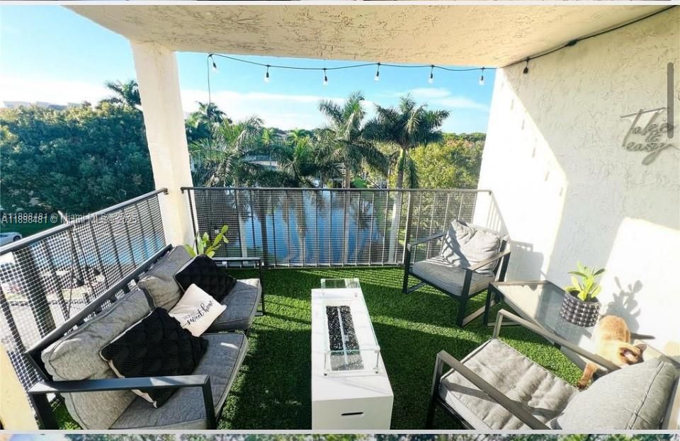 En Venta: $215,000 (2 camas, 2 baños, 1030 Pies cuadrados)