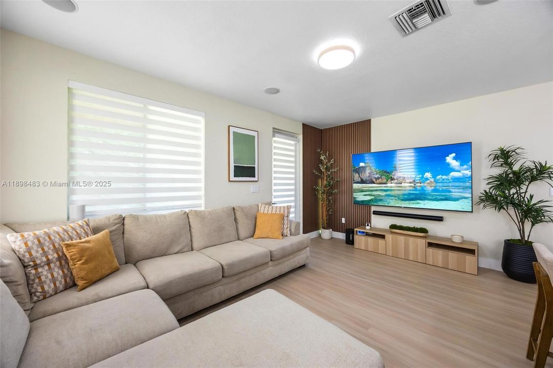 For Sale: $625,000 (3 beds, 2 baths, 1829 Square Feet)